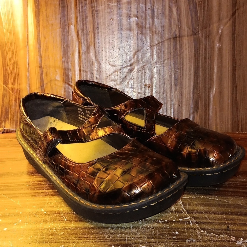 Savvy nursing shoes slip resistant